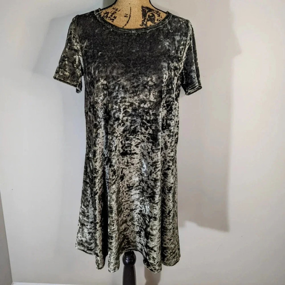 POL Velvet dress - Picture 1 of 3